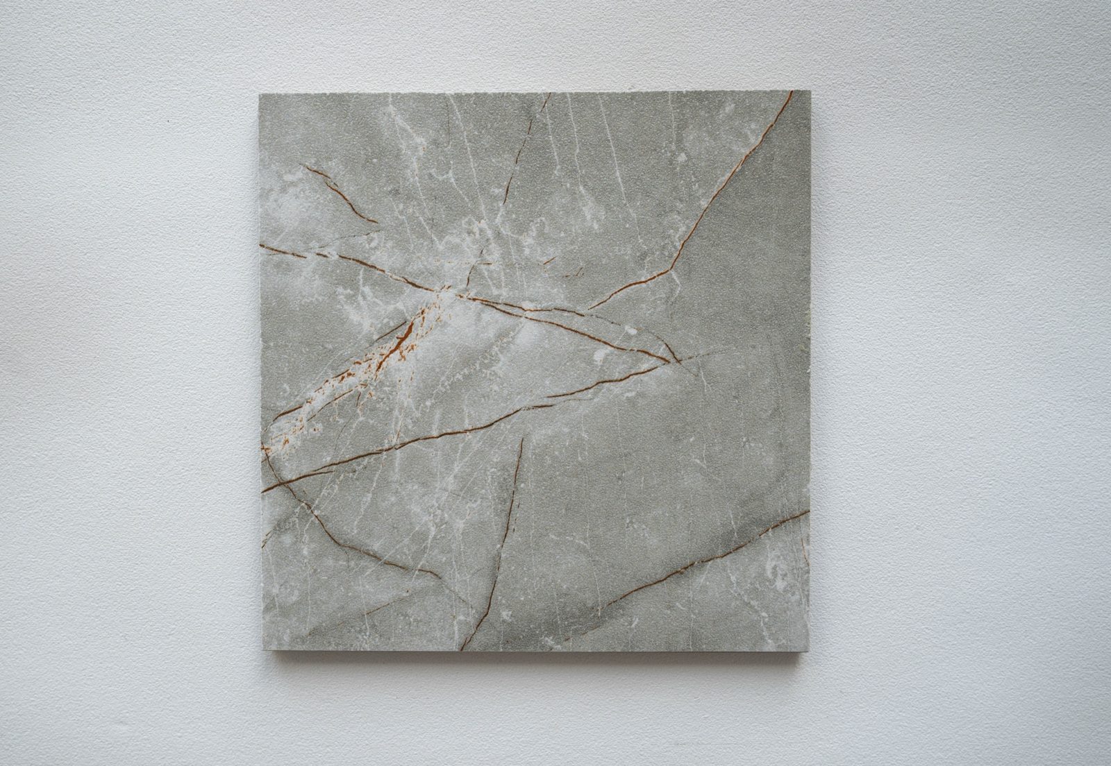 Gres Zoe Grey Sugar Carving